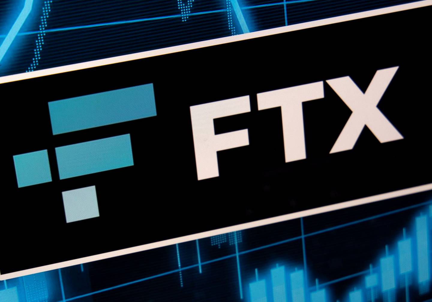 El logotipo de FTX Cryptocurrency Derivatives Exchange en la pantalla de una computadora portátil en Riga, Letonia, el 24 de noviembre de 2022.