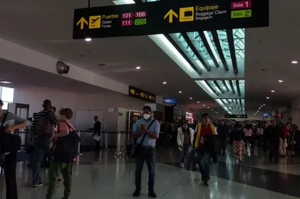 CNO ganó una licitación pública en 2012 para construir una segunda terminal de 116.000 metros cuadrados, que permitirían ampliar la capacidad de admisión de pasajeros del aeropuerto de 12 a 25 millones de personas al año.