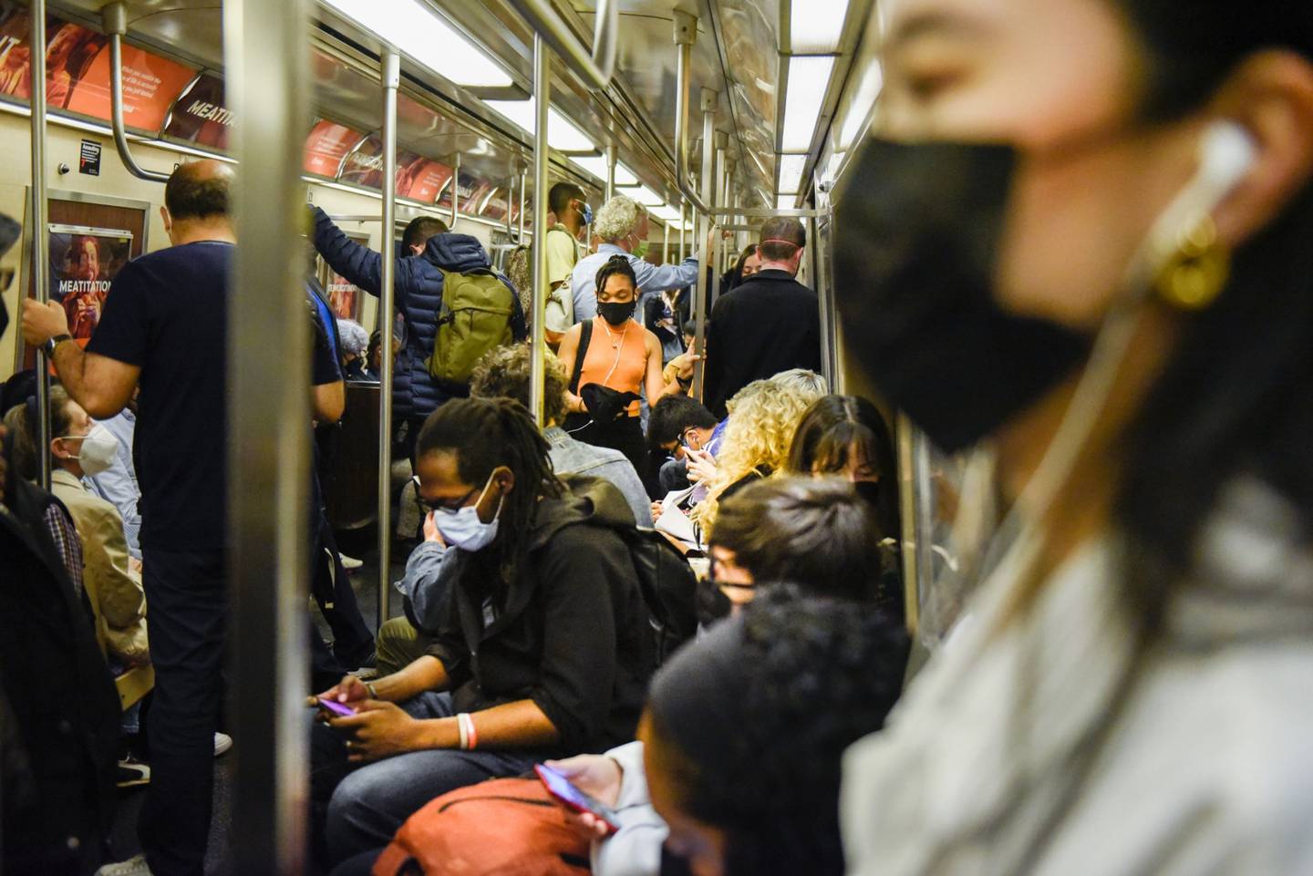 Viajeros en el metro de Nueva York, EE.UU., el miércoles 25 de mayo de 2022.