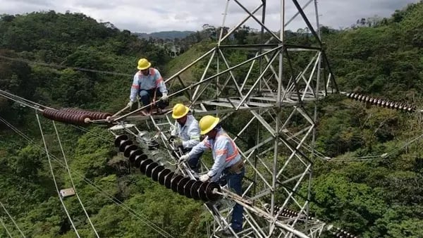 Diputados hondureños revisarán 68 decretos de energía aprobados en una sola sesión en 2014dfd