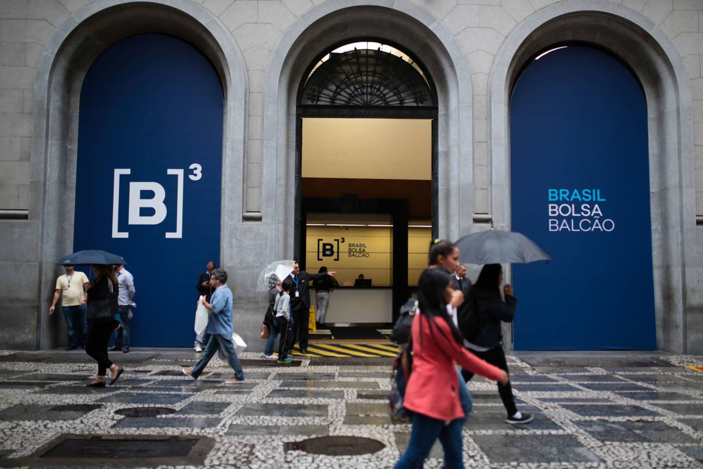Bolsa brasileira ainda está longe de seu melhor desempenho em volume de negócios de R$ 38,5 bilhões, atingido em fevereiro