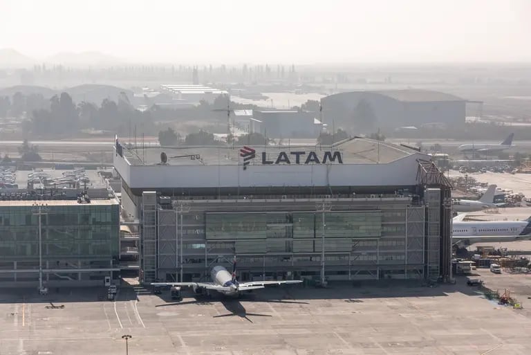Prédio da Latam Airlines no Aeroporto Internacional Arturo Merino Benitez em Santiago, no Chile (Foto: Cristobal Olivares/Bloomberg)dfd
