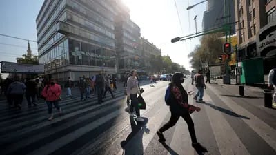 Mexicanos viajan diariamente al centro de la Ciudad a trabajar Foto: Hector Vivas/Getty Images