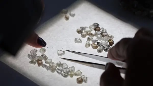 El mundo de los diamantes lucha por seguir comprando gemas rusasdfd