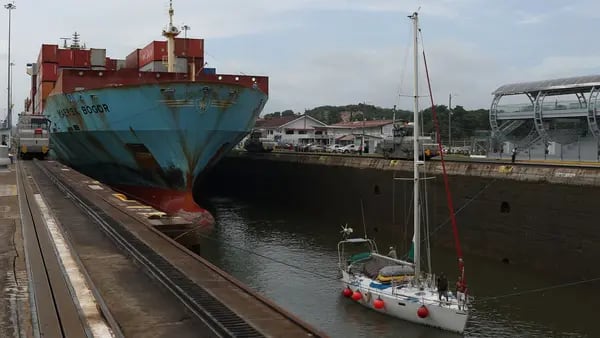 Donos de navios já pagaram US$ 235 mi para furar a fila no Canal do Panamádfd