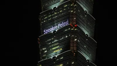 El Taipei 101 con un mensaje de bienvenida para Nancy Pelosi