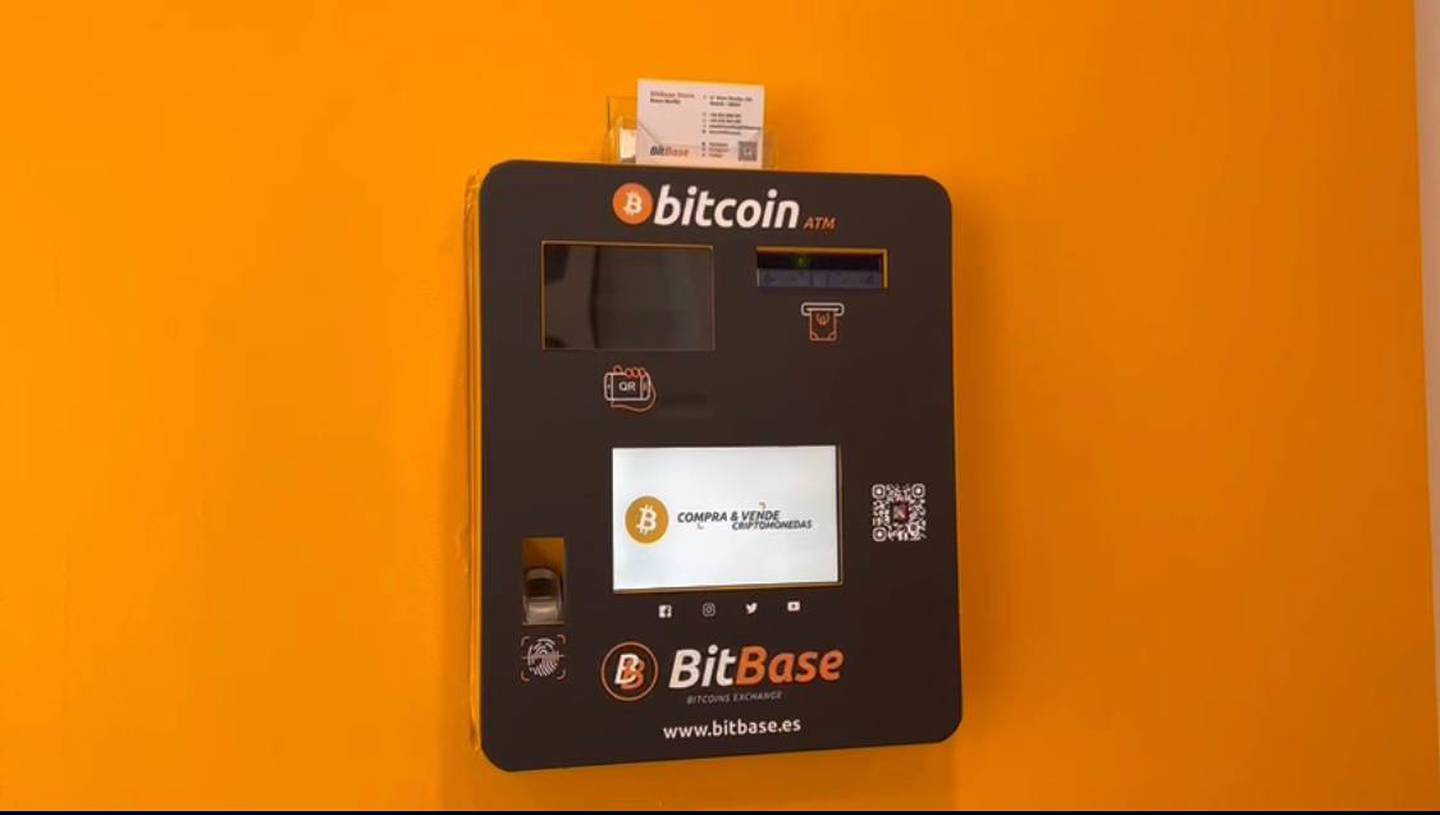 ATM instalado por la compañía BitBase en España, dónde se encuentran distribuidos unos 84 más