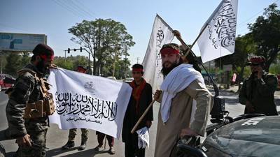 El líder espiritual del Talibán hace una rara aparición tras luchas internasdfd