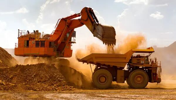 Os contratos futuros do minério de ferro subiam 5,3%, para US$ 90,80 a tonelada às 15h41 de Singapura.