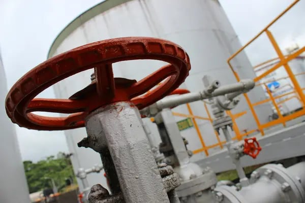 Petroecuador opera en 23 bloques petroleros en el país, con una producción estimada de 375.000 barriles diarios de petróleo.