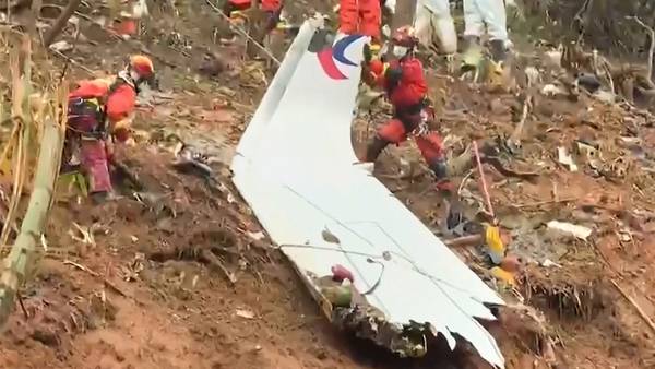 China dice que no han hallado rastros de explosivos en el avión accidentadodfd