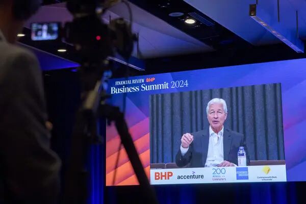 Jamie Dimon fala por vídeo no Financial Review Business Summit