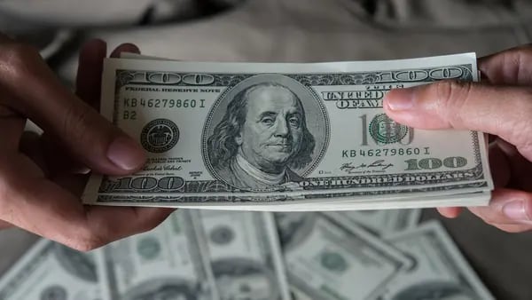 Dólar en Colombia rompe a la baja la barrera de $3.800 y toca mínimos de junio de 2022dfd