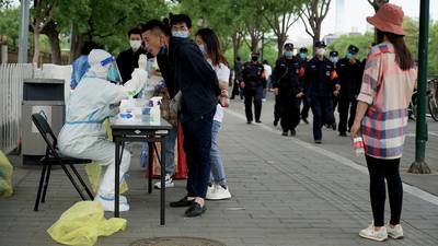 Pequim endurece luta contra vírus para evitar destino de Xangaidfd