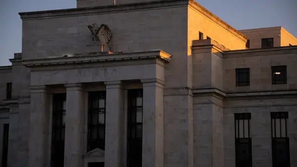 Economistas prevén que la Fed subirá las tasas en un cuarto de punto la próxima semanadfd
