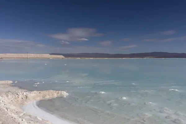 Extracción de litio en el desierto de Atacama (Chile)