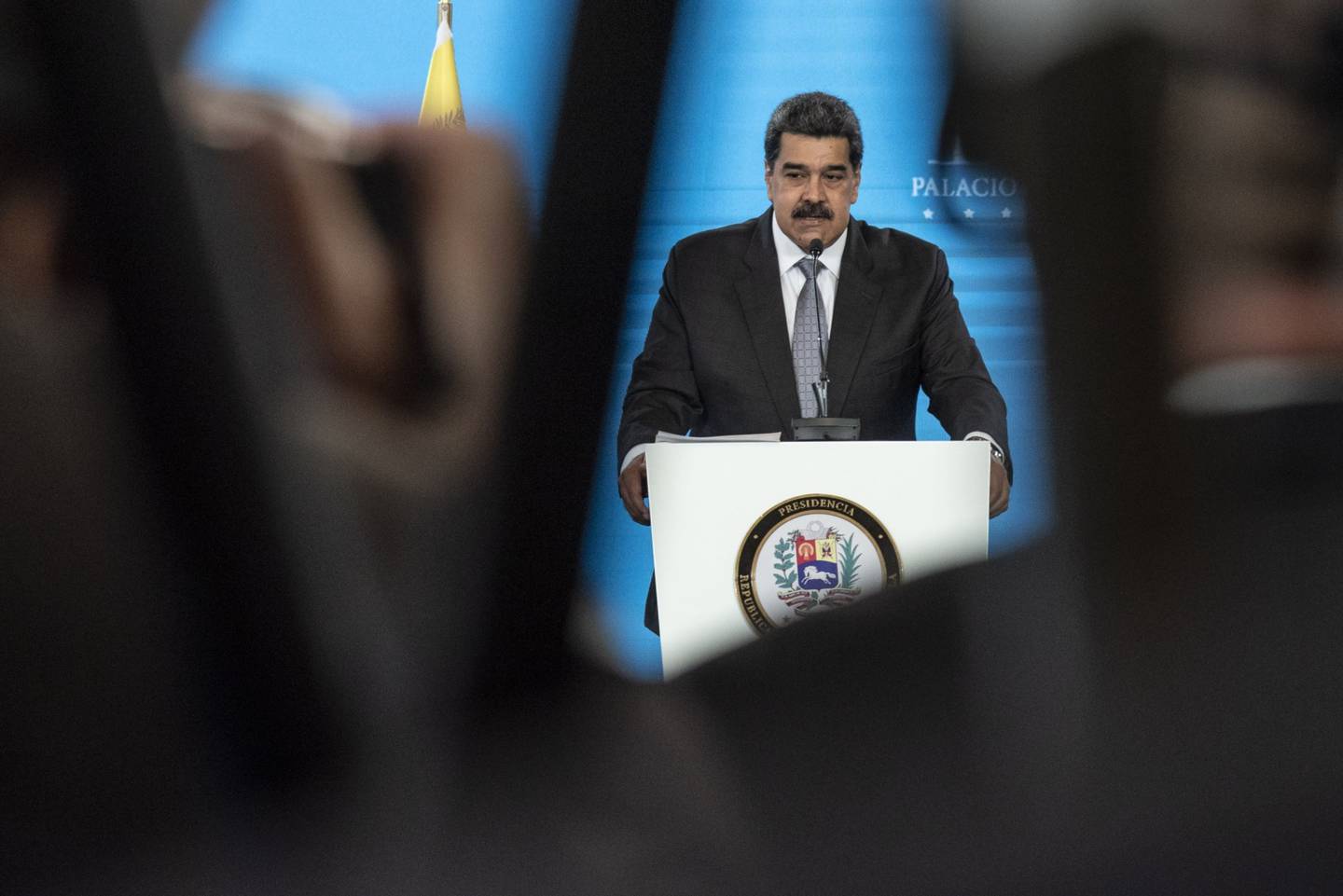 Nicolás Maduro habla durante una conferencia de prensa en el Palacio de Miraflores en Caracas, el 17 de febrero. Fotógrafo: Carlos Becerra / Bloombergdfd