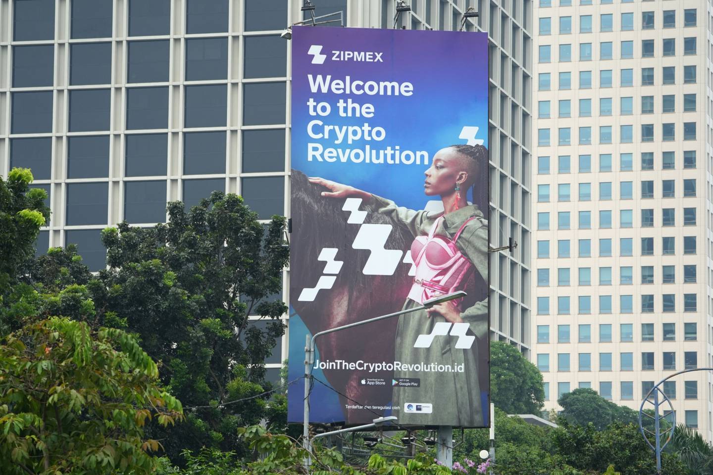 Un anuncio de la bolsa de criptoactivos Zipmex Pte en Yakarta, Indonesia, el jueves 12 de abril de 2022. (Dimas Ardian/Bloomberg).