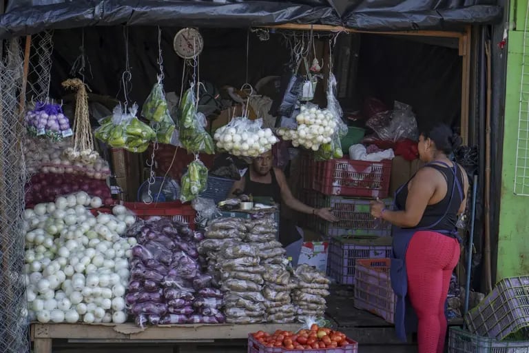 Vendors at a local market in San Salvador.dfd