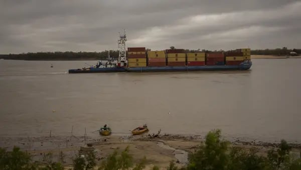 Hidrovía en limbo: Argentina busca definir concesiones clave para sus exportacionesdfd