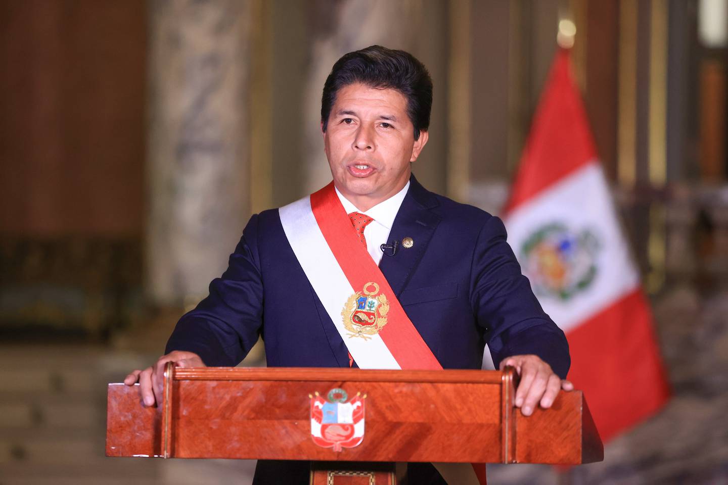 "Habiendo aceptado la renuncia del premier, a quien le agradezco su preocupación y su trabajo por el país, renovaré el gabinete"., dijo Pedro Castillo, presidente de Perú.