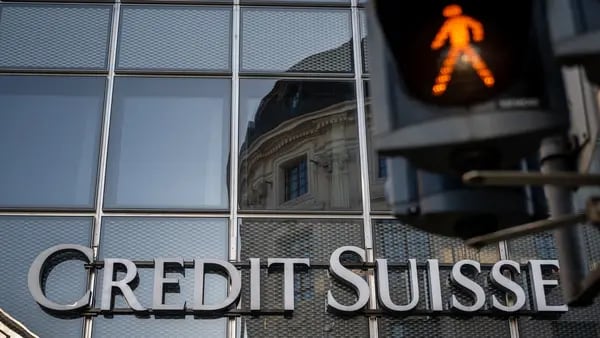 Clientes ricos de Credit Suisse giran su interés hacia UBS tras crisisdfd