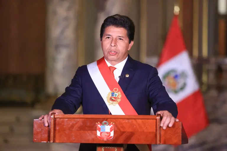 "Habiendo aceptado la renuncia del premier, a quien le agradezco su preocupación y su trabajo por el país, renovaré el gabinete"., dijo Pedro Castillo, presidente de Perú.dfd