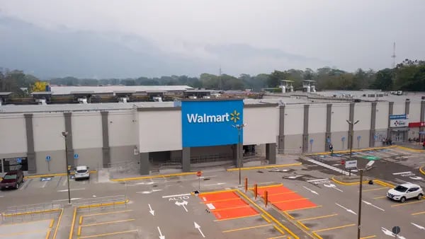 Walmart de México apuesta por marcas propias para atraer a compradores abatidos por la inflacióndfd