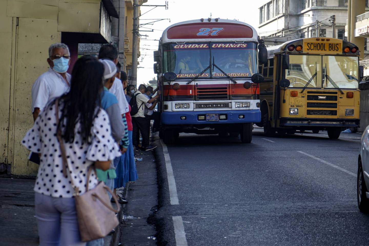 El turismo y la seguridad pública se encuentran entre los factores que alivian a la economía salvadoreña.