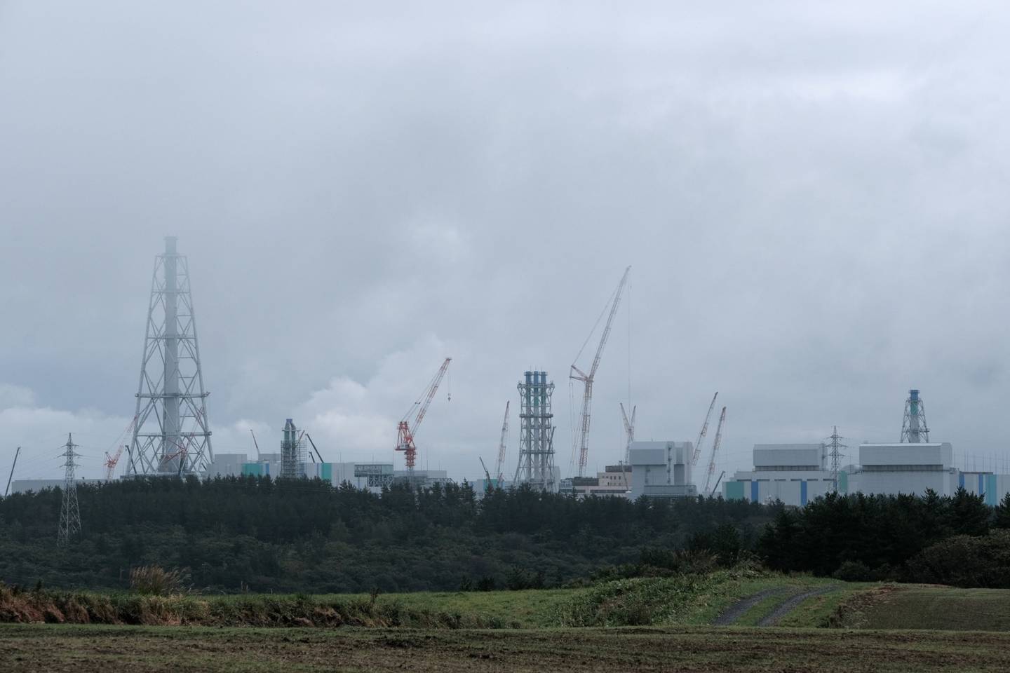 La planta de reprocesamiento de Rokkasho de Japan Nuclear Fuel Ltd. (JNFL) en el pueblo de Rokkasho, prefectura de Aomori, Japón, el jueves 14 de octubre de 2021. El precio de la electricidad en Japón aumentó hasta el nivel más alto en nueve meses, ya que la crisis energética mundial intensifica la competencia por el combustible de generación antes de la temporada de calefacción de invierno.