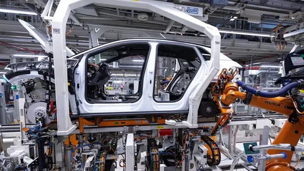 Producción de autos en México crece 8% en junio,  baja el ritmo de crecimientodfd