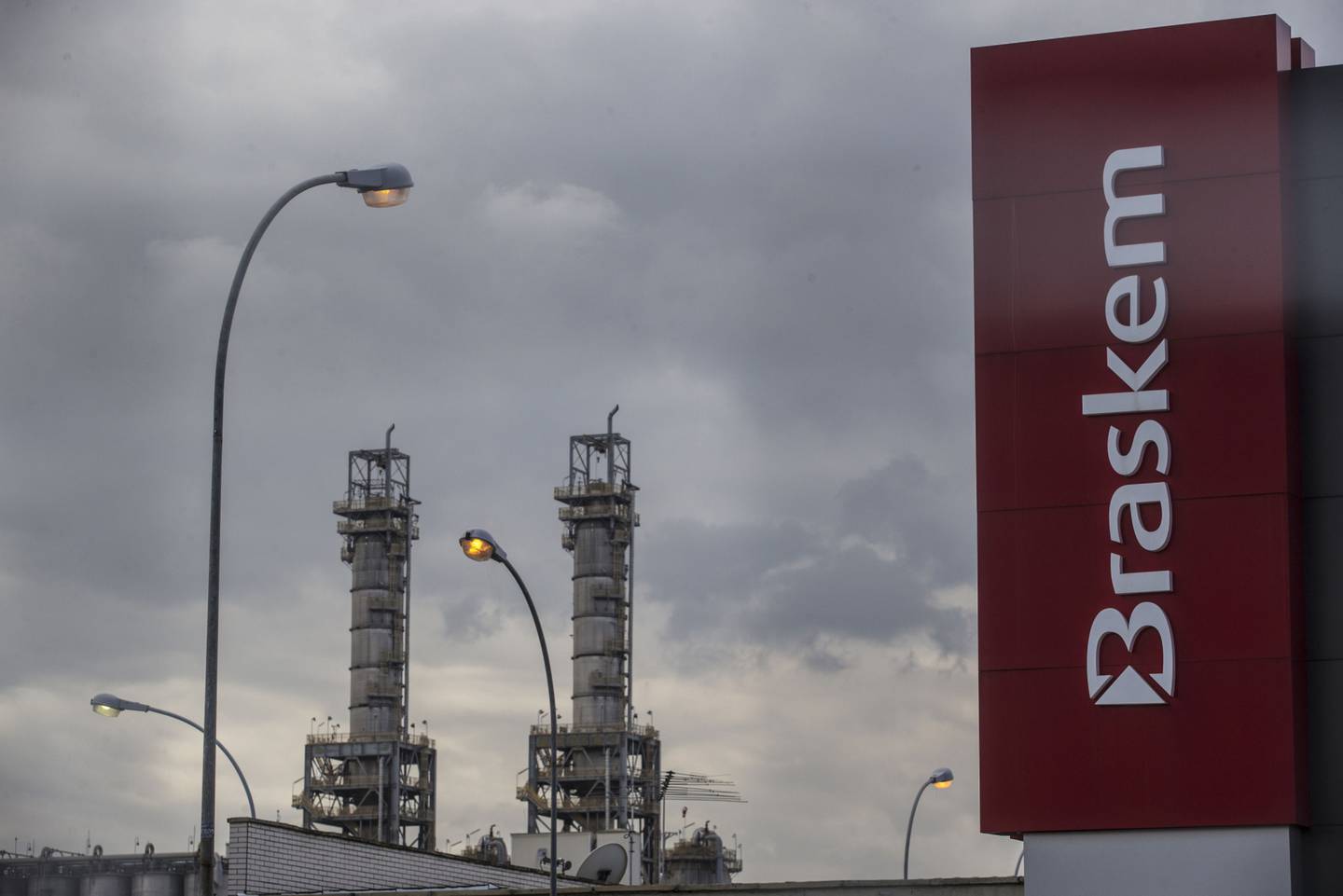 Grupo Novonor (ex-Odebrecht) quer vender o controle da Braskem, enquanto Petrobras contrata banco para venda de sua fatia