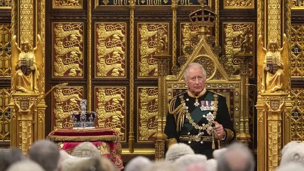 Carlos se convierte en rey en medio de profundos cambios en el Reino Unidodfd