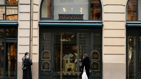 Hermès cresce quase 20%, prevê reajustes de preços e mostra poder da escassezdfd