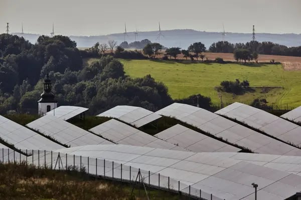 Paneles solares panels operados por by Zkalster, in Bogatynia, Polonia.