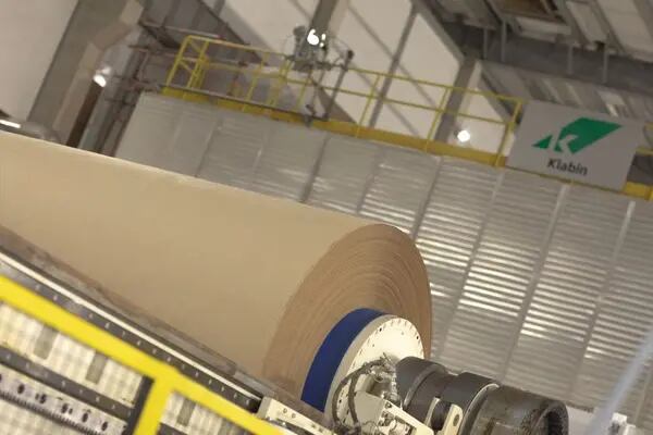 A Klabin, fabricante de papéis para embalagem e embalagem de papelão ondulado, anunciou um lucro de R$ 1,09 bilhão, revertendo prejuízo de R$ 198,9 milhões no 3º trimestre do ano passado