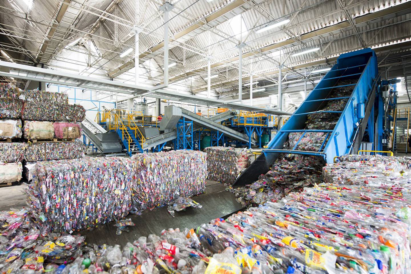 En la nación canalera el promedio de reciclaje es de apenas el 5% de los residuos generados, de acuerdo con las cifras oficiales, que también indican que cada panameño genera cerca de 1,2 kilogramos de residuos sólidos por día.