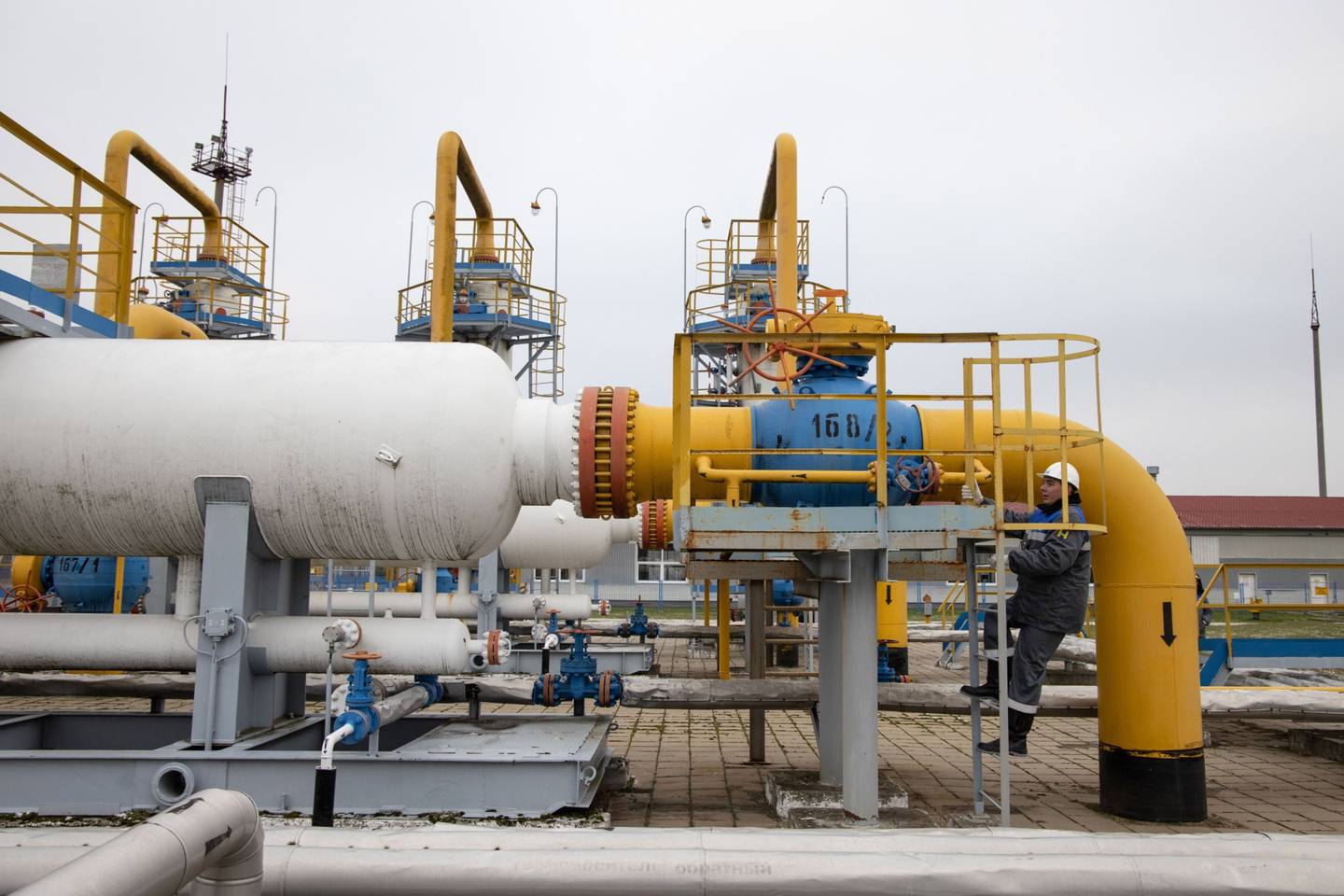 Alemania promete continuar pagando por gas ruso en euros