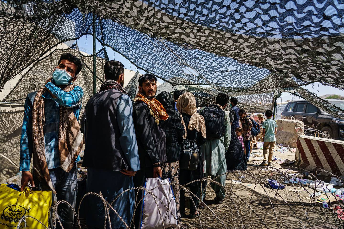 Refugiados esperam por voo para deixar Cabul