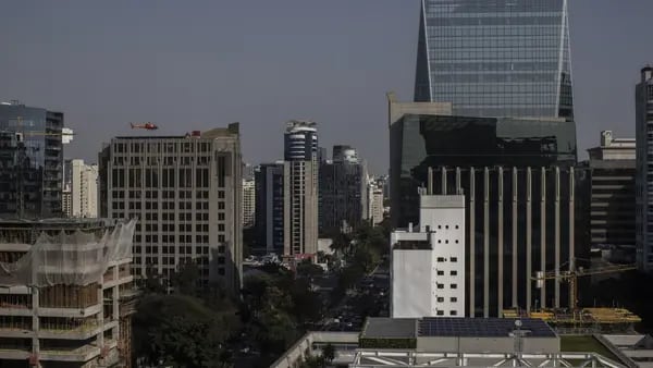 Fitch eleva nota de crédito soberano do Brasil e cita melhora fiscaldfd