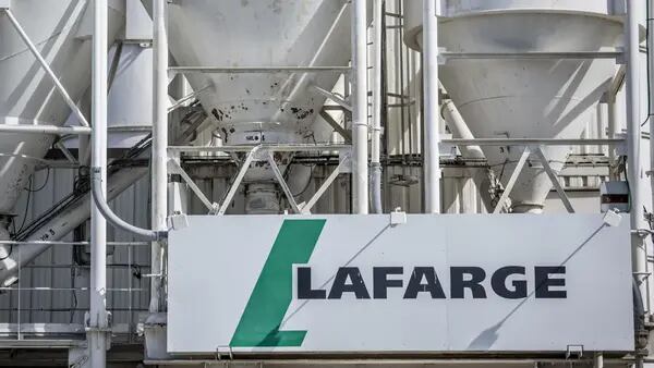 Fabricante de cimentos Lafarge se declara culpada por negociar com o Estado Islâmicodfd