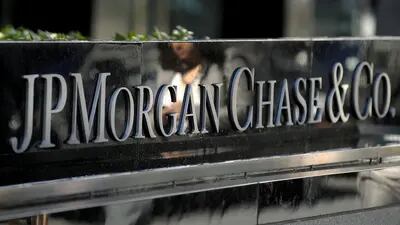 Cartel de JPMorgan Chase & Co. en el exterior de la sede de la empresa en Nueva York, Estados Unidos.
