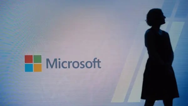 Empleados negros e hispanos de Microsoft van a la zaga en puestos de alto nivel: reportedfd