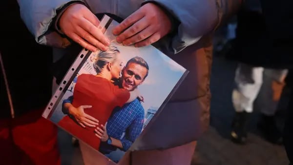 La madre de Navalny dice que los funcionarios rusos quieren un entierro secretodfd