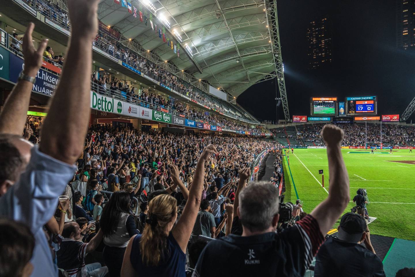 Espectadores en el torneo de rugby a siete celebrado en el estadio de Hong Kong el 4 de noviembre.dfd