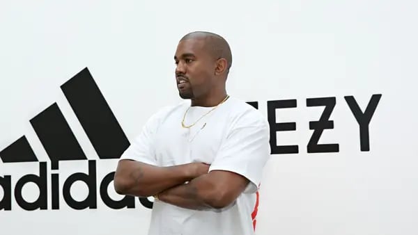 Adidas termina su asociación con Kanye West tras comentarios antisemitasdfd