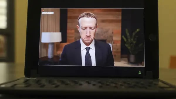 Zuckerberg pierde US$6.000 millones en horas con desplome de acciones de Facebookdfd