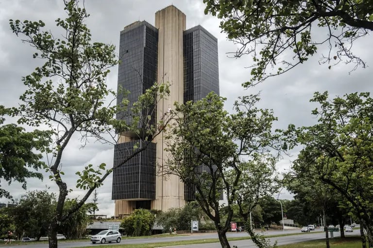 Árboles frente a la sede del Banco Central de Brasil en Brasilia, Brasil, el miércoles 18 de enero de 2017.dfd