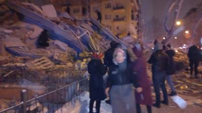 Turquía registra segundo terremoto de gran magnitud y muertes ya son más de 1.000dfd