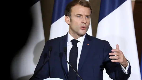 Informe afirma que Macron no abordó sus promesas sobre cambio climático en Franciadfd